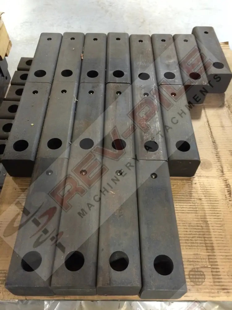 Load image into Gallery viewer, linkage 100mm square for attaching helical pier drive motor to machine quick attach or mount including digga tpe telescopic extension for skid steer